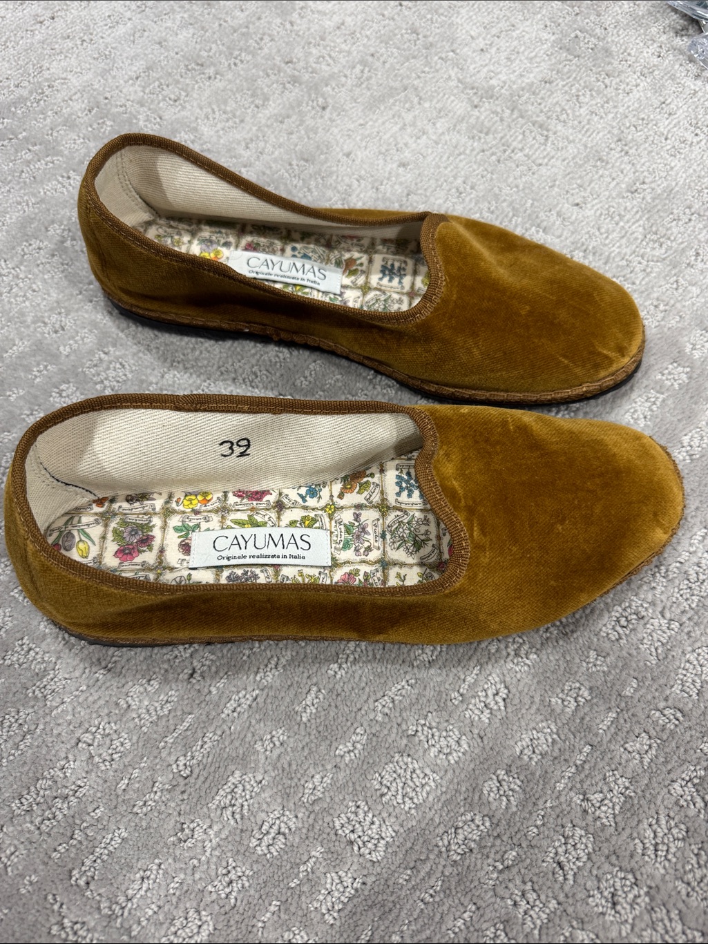 Cayumas Velvet Canvas Velvet Slip-On Flats Never Worn Size 39 Us 8 — image 3 of 4